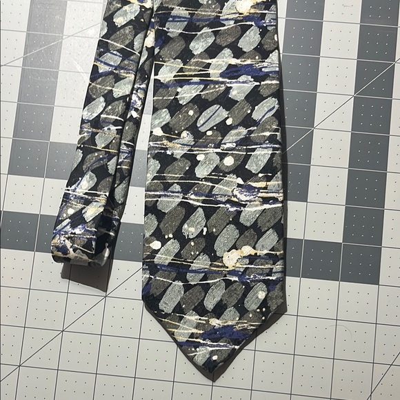 Abstract Patterned Tie in Black and Gray - Picture 1 of 4